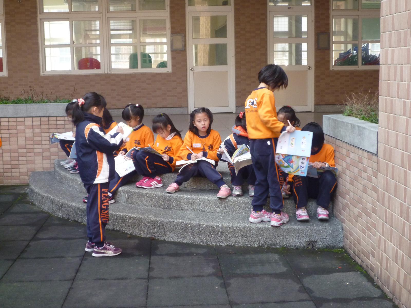無電日外面上課，開新視窗